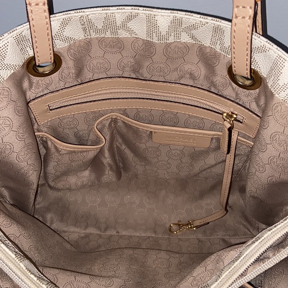 Michael Kors MK Large Tote Bag - Picture 9 of 14